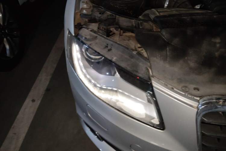 Used Audi A4L 2012 2.0 TFSI automatic Comfort trim level Right Front Headlight