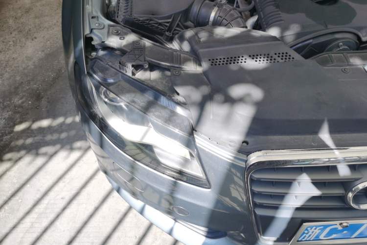 Used Audi A4L 2012 2.0 TFSI automatic Comfort trim level Right Front Headlight