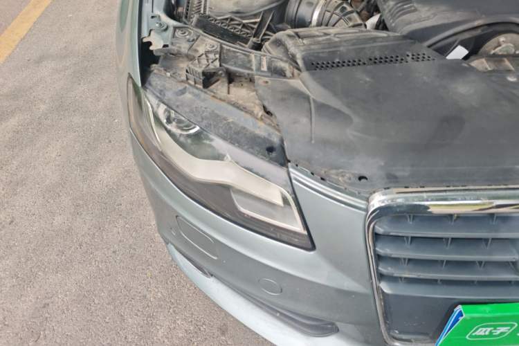 Used Audi A4L 2012 2.0 TFSI automatic Comfort trim level Right Front Headlight