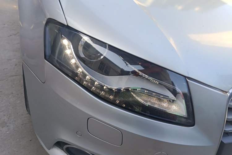 Used Audi A4L 2012 2.0 TFSI automatic standard version Right Front Headlight