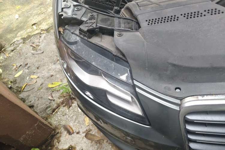 Used Audi A4L 2012 2.0 TFSI automatic Comfort trim level Right Front Headlight