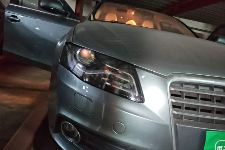 Used Audi A4L 2012 2.0 TFSI automatic Comfort trim level Right Front Headlight