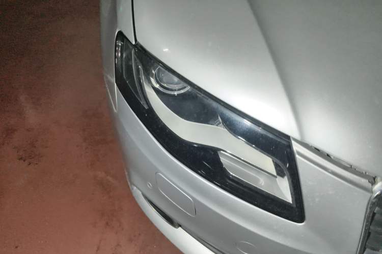 Used Audi A4L 2012 2.0 TFSI automatic Comfort trim level Right Front Headlight
