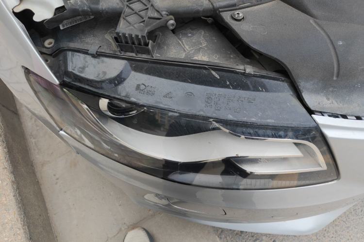 Used Audi A4L 2012 2.0 TFSI automatic standard version Right Front Headlight