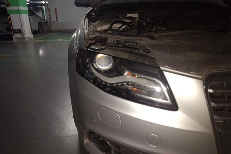Used Audi A4L 2012 2.0 TFSI automatic standard version Right Front Headlight