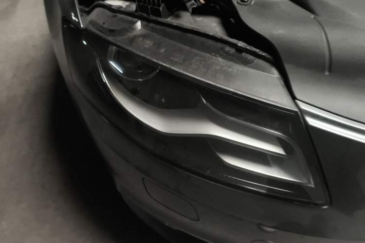 Used Audi A4L 2012 2.0 TFSI automatic Comfort trim level Right Front Headlight