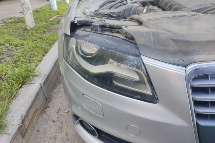 Used Audi A4L 2012 2.0 TFSI automatic standard version Right Front Headlight