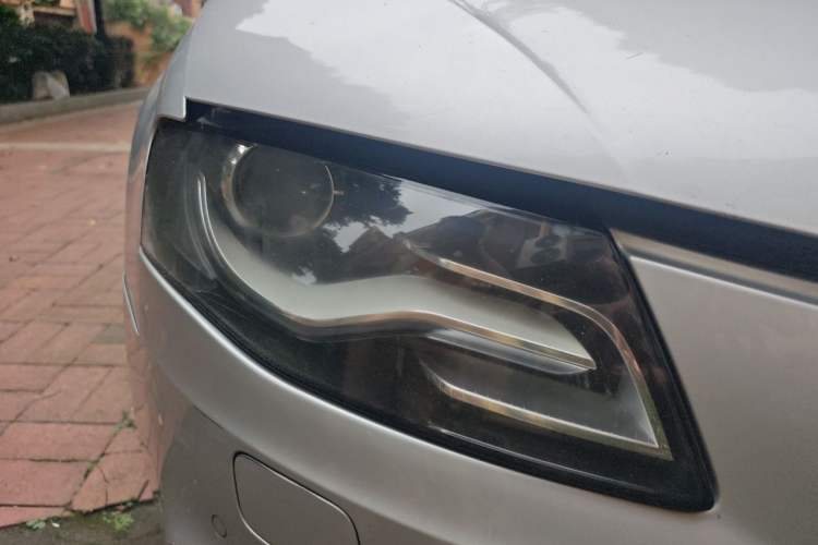 Used Audi A4L 2012 2.0 TFSI automatic Comfort trim level Right Front Headlight