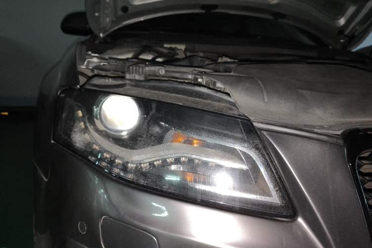 Used Audi A4L 2012 2.0 TFSI automatic standard version Right Front Headlight