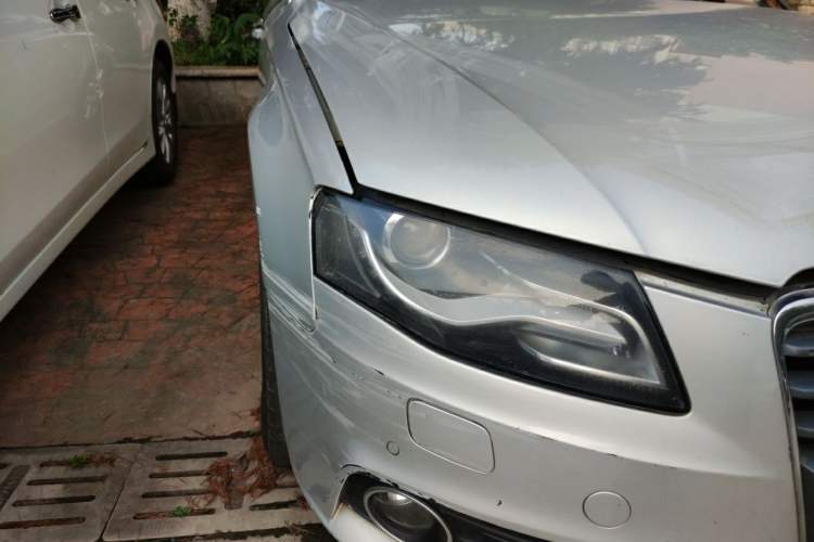 Used Audi A4L 2012 2.0 TFSI automatic standard version Right Front Headlight