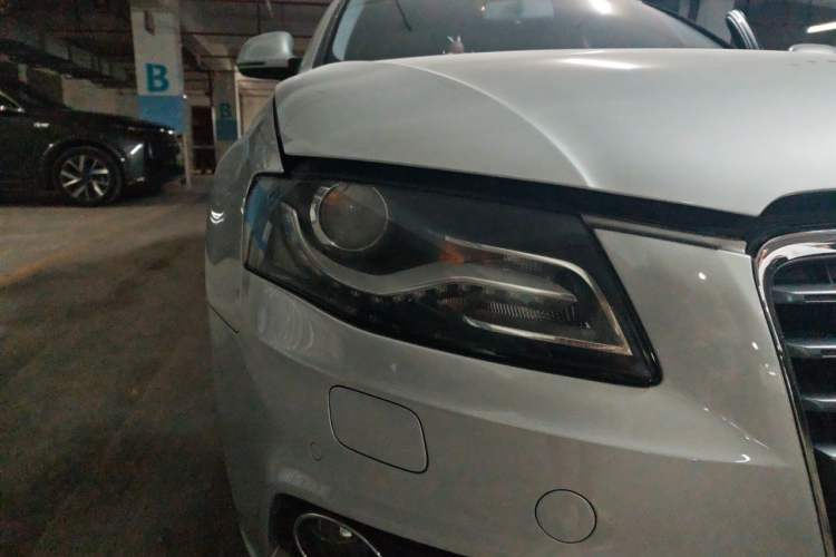 Used Audi A4L 2012 2.0 TFSI automatic Comfort trim level Right Front Headlight