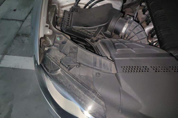 Used Audi A4L 2012 2.0 TFSI automatic Comfort trim level Right Front Headlight