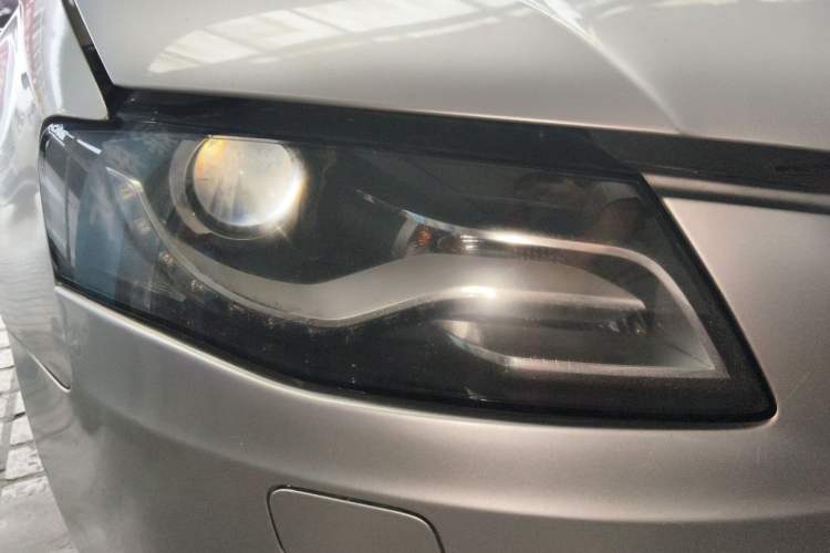 Used Audi A4L 2012 2.0 TFSI automatic Comfort trim level Right Front Headlight