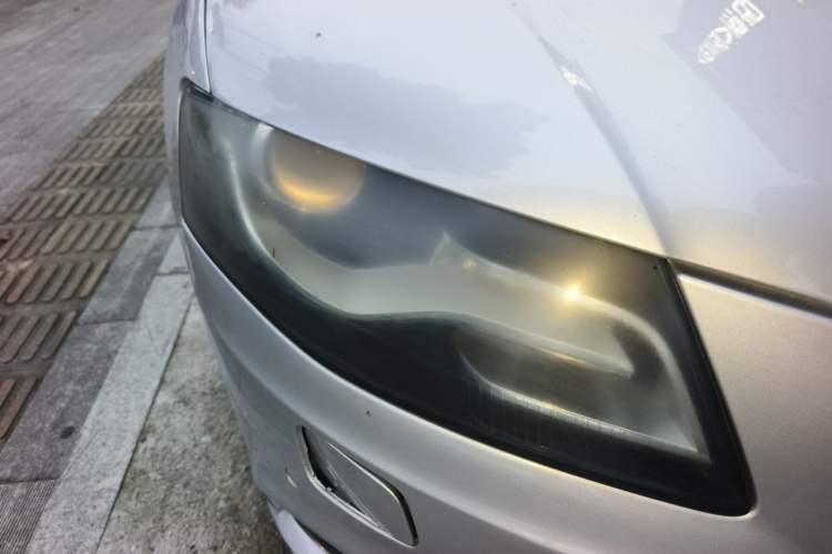 Used Audi A4L 2012 2.0 TFSI automatic Comfort trim level Right Front Headlight