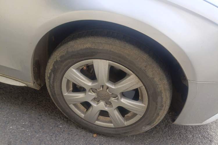 Used Audi A4L 2012 2.0 TFSI automatic standard version Right Front Wheel Hub
