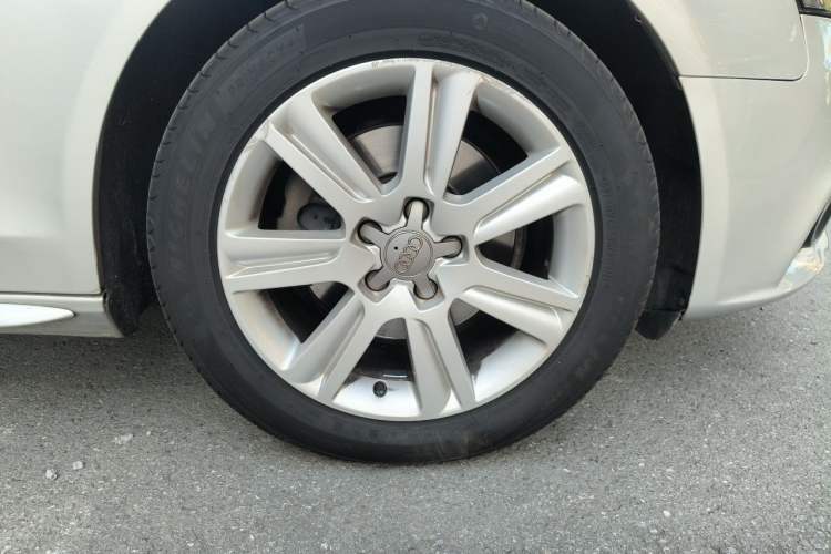 Used Audi A4L 2012 2.0 TFSI Automatic Technology Model Right Front Wheel Hub