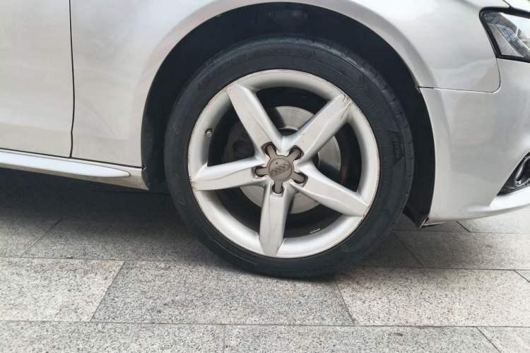 Used Audi A4L 2012 2.0 TFSI Automatic Technology Model Right Front Wheel Hub