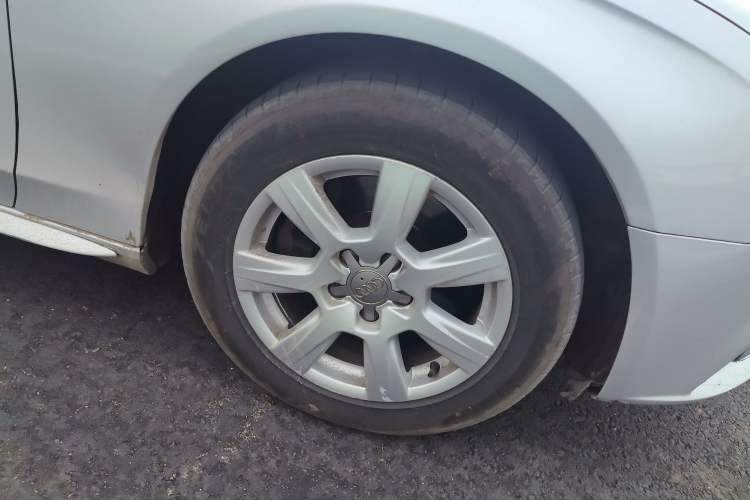 Used Audi A4L 2012 1.8 TFSI Automatic Comfort Model Right Front Wheel Hub