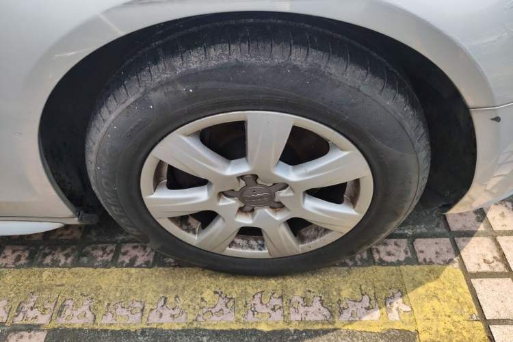 Used Audi A4L 2012 1.8 TFSI Automatic Comfort Model Right Front Wheel Hub