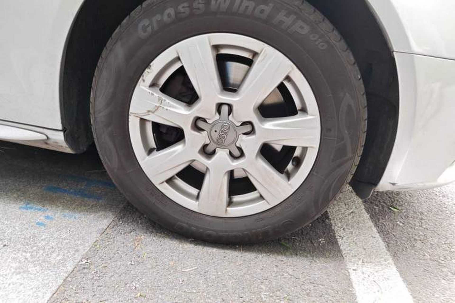 Used Audi A4L 2012 2.0 TFSI automatic Comfort trim level Right Front Wheel Hub