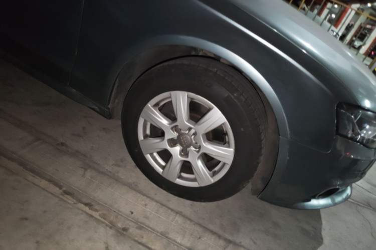 Used Audi A4L 2012 2.0 TFSI automatic Comfort trim level Right Front Wheel Hub