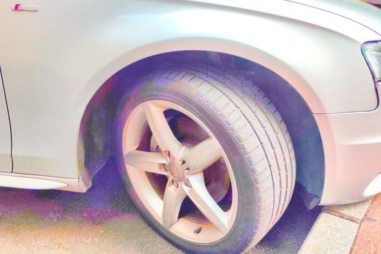 Used Audi A4L 2012 2.0 TFSI automatic sporty version Right Front Wheel Hub