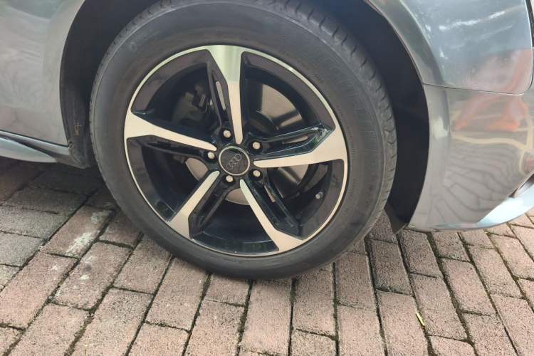 Used Audi A4L 2012 2.0 TFSI Automatic Technology Model Right Front Wheel Hub