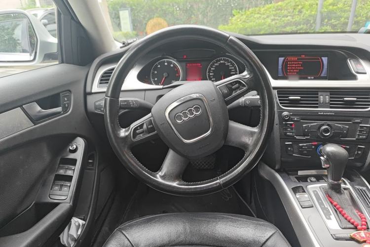 Used Audi A4L 2012 2.0 TFSI automatic standard version Steering Wheel