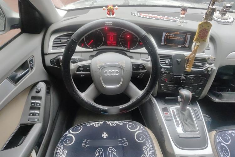 Used Audi A4L 2012 2.0 TFSI automatic standard version Steering Wheel