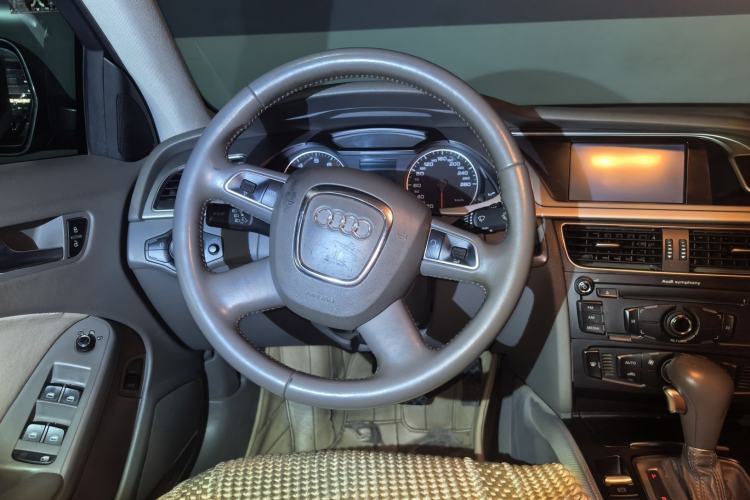 Used Audi A4L 2012 2.0 TFSI automatic standard version Steering Wheel