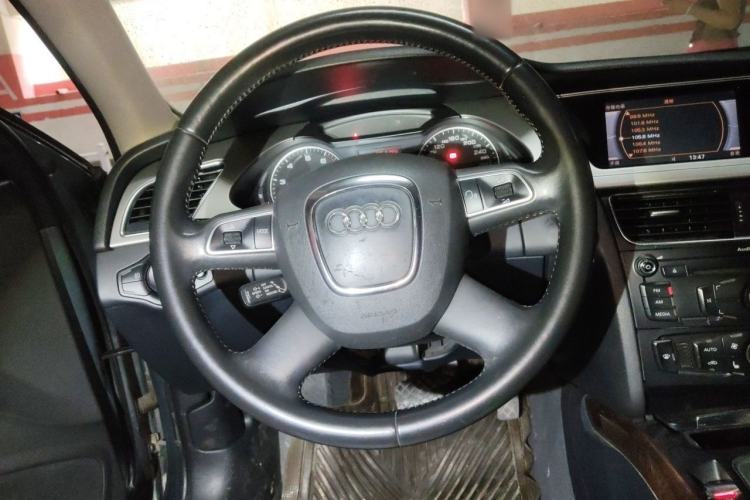 Used Audi A4L 2012 2.0 TFSI automatic standard version Steering Wheel