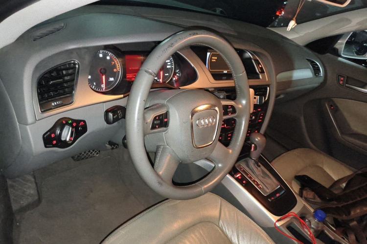 Used Audi A4L 2012 2.0 TFSI automatic standard version Steering Wheel