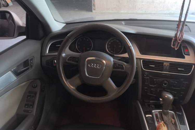 Used Audi A4L 2012 2.0 TFSI automatic standard version Steering Wheel