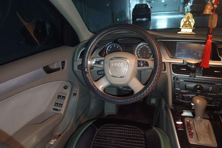 Used Audi A4L 2012 2.0 TFSI automatic standard version Steering Wheel