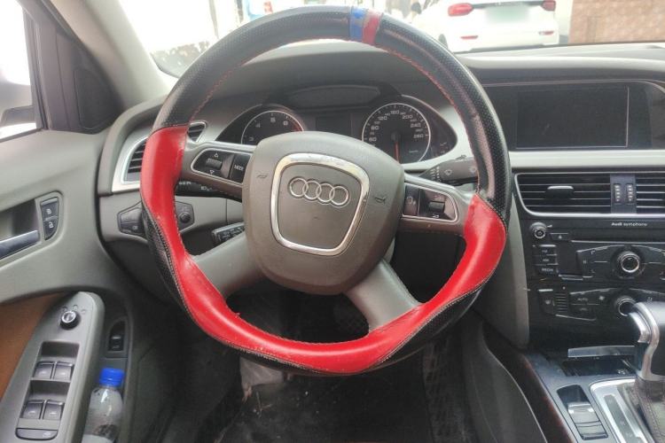 Used Audi A4L 2012 2.0 TFSI automatic Comfort trim level Steering Wheel