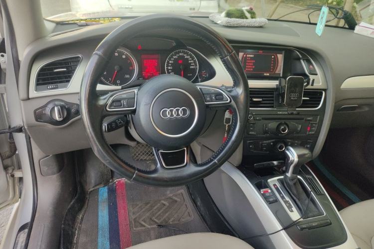 Used Audi A4L 2012 2.0 TFSI automatic standard version Steering Wheel