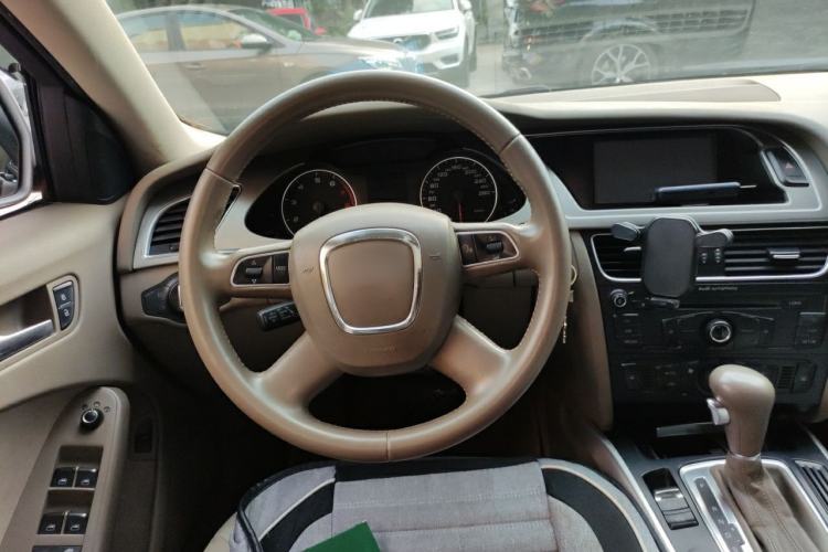 Used Audi A4L 2012 2.0 TFSI automatic standard version Steering Wheel