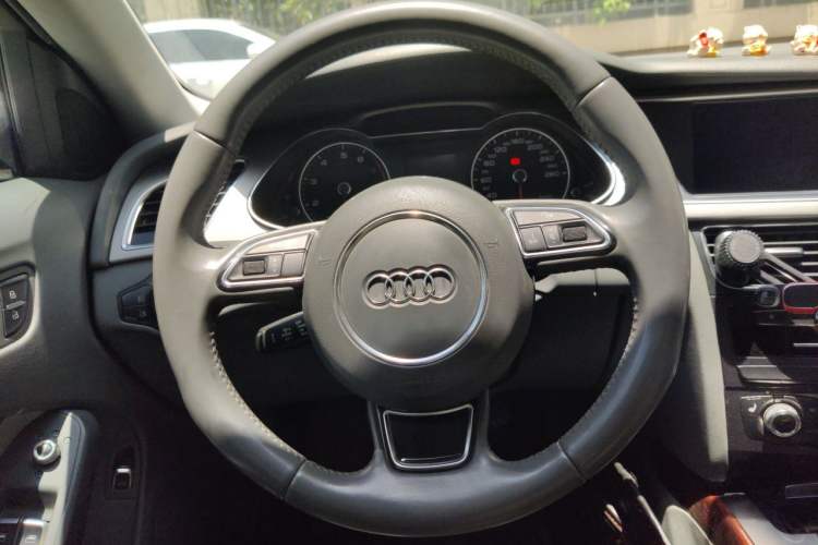 Used Audi A4L 2012 2.0 TFSI Automatic Technology Model Steering Wheel