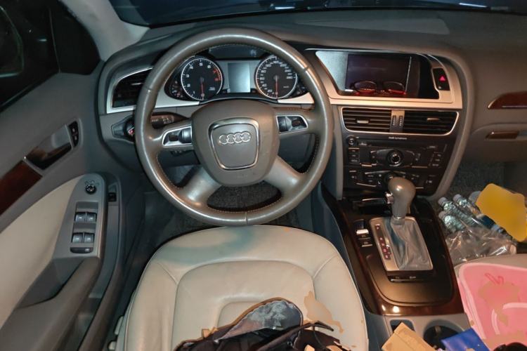 Used Audi A4L 2012 2.0 TFSI automatic Comfort trim level Steering Wheel
