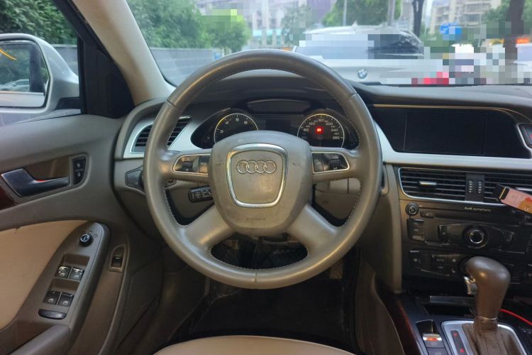 Used Audi A4L 2012 2.0 TFSI automatic Comfort trim level Steering Wheel