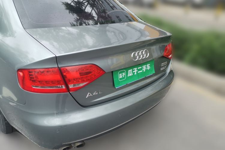 Used Audi A4L 2012 2.0 TFSI automatic Comfort trim level Trunk