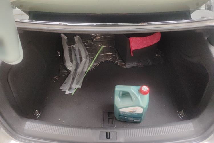 Used Audi A4L 2012 2.0 TFSI automatic standard version Trunk
