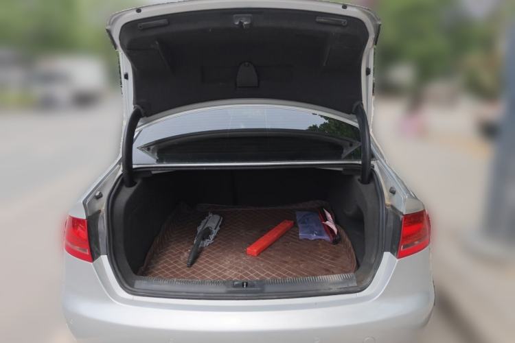 Used Audi A4L 2012 2.0 TFSI automatic standard version Trunk