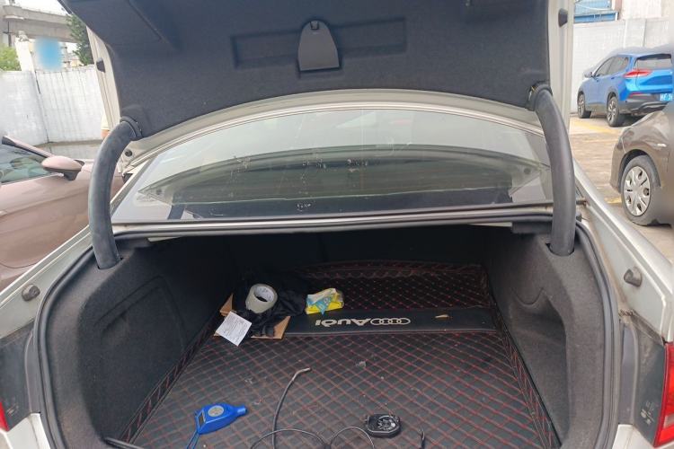 Used Audi A4L 2012 2.0 TFSI automatic standard version Trunk