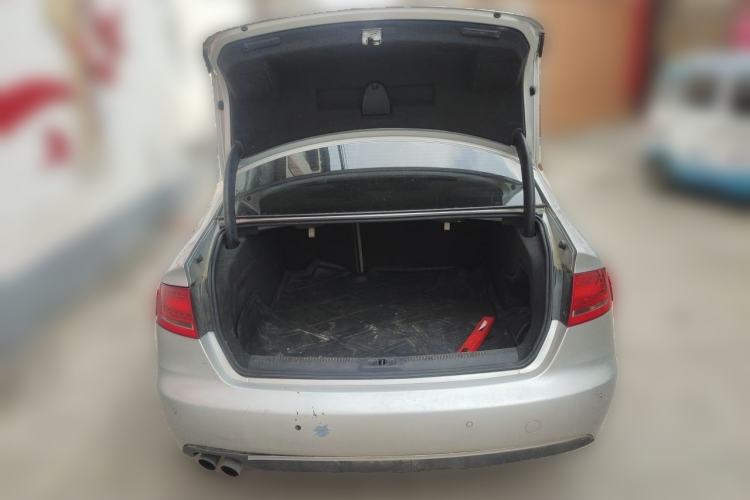 Used Audi A4L 2012 2.0 TFSI automatic Comfort trim level Trunk