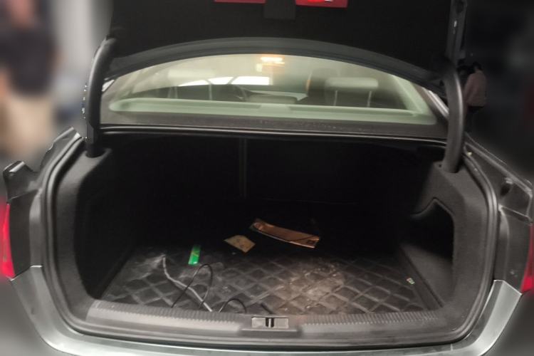 Used Audi A4L 2012 2.0 TFSI automatic Comfort trim level Trunk