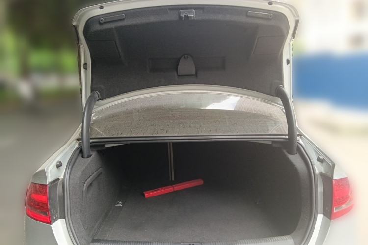 Used Audi A4L 2012 2.0 TFSI automatic Comfort trim level Trunk