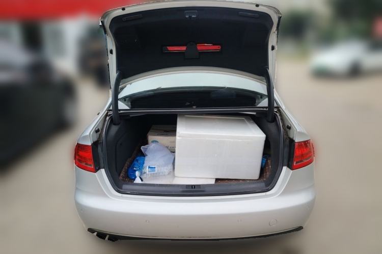 Used Audi A4L 2012 2.0 TFSI automatic Comfort trim level Trunk