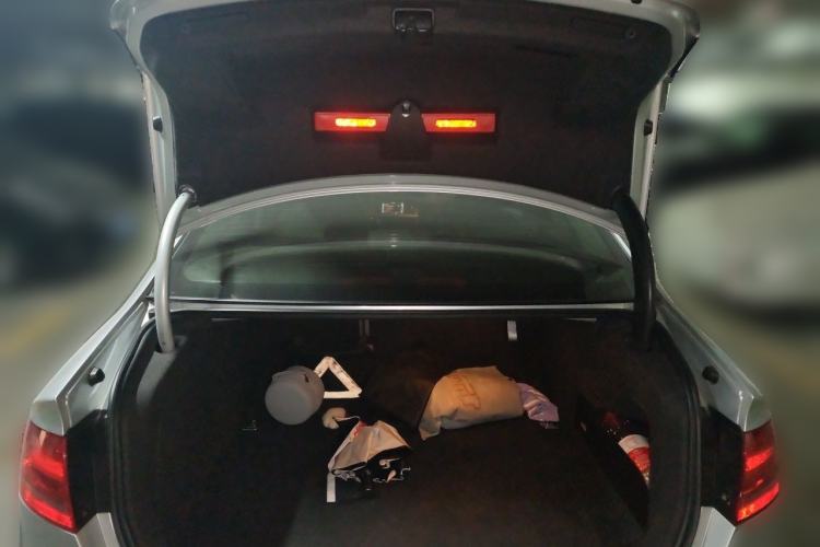 Used Audi A4L 2012 2.0 TFSI automatic Comfort trim level Trunk