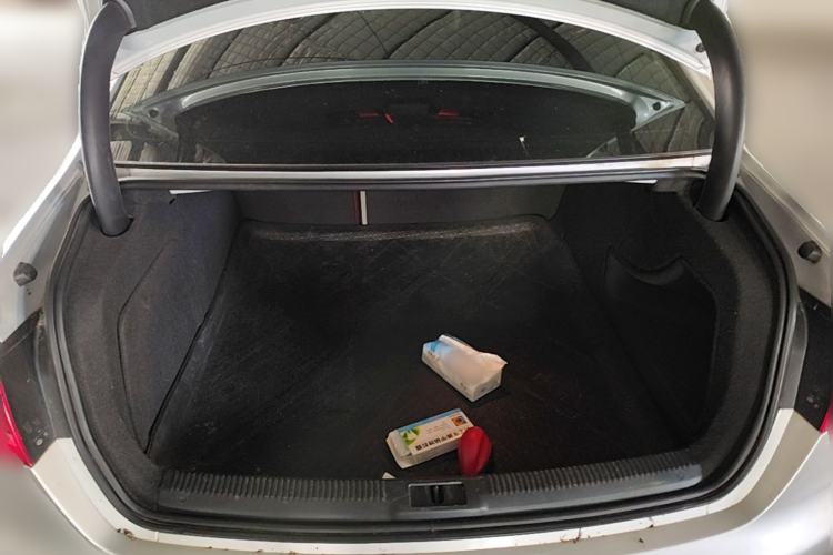 Used Audi A4L 2012 2.0 TFSI automatic sporty version Trunk